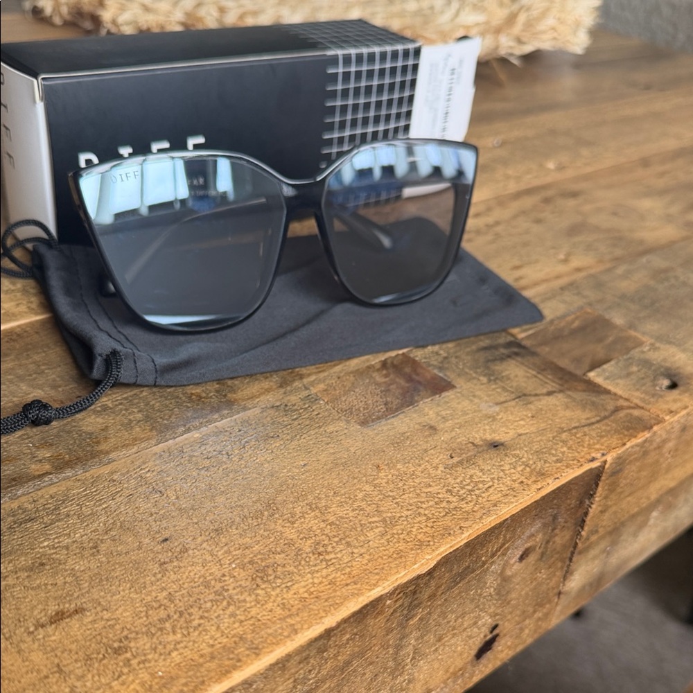 Diff GJELINA black/grey sunglasses